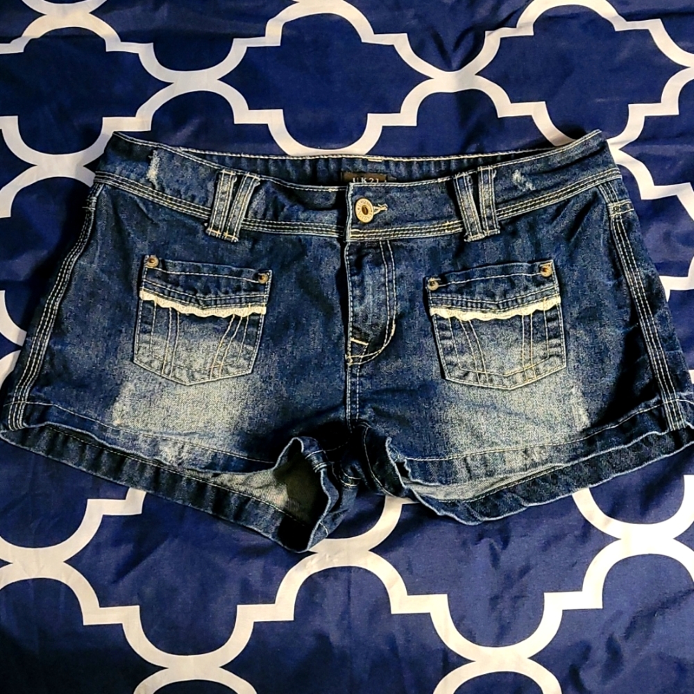 UK2LA - Super Cute Jean Shorts!